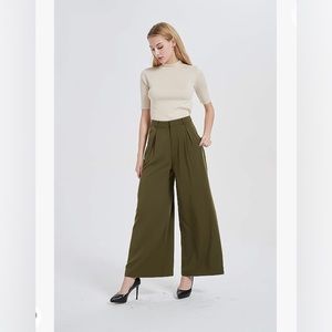 NWT! WIDE LEG TROUSERS IN OLIVE GREEN!